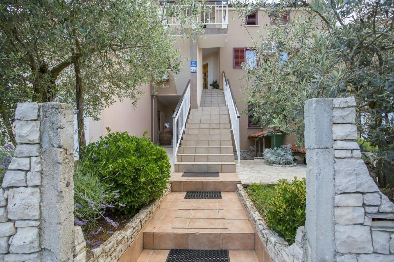 Apartments Armando Fazana Exterior photo